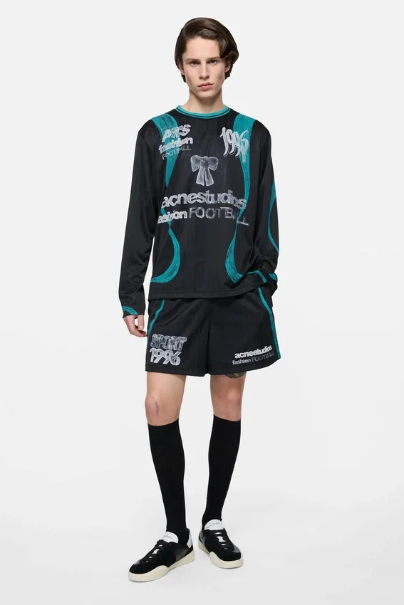 T-shirt med sporttröje-motiv