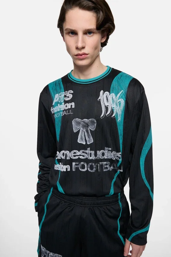 T-shirt med sporttröje-motiv