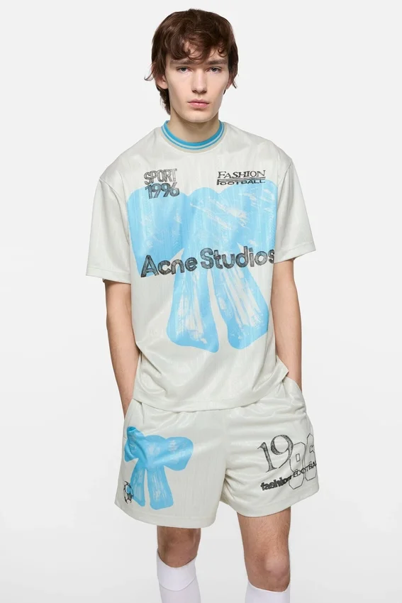 T-shirt med sporttröje-motiv