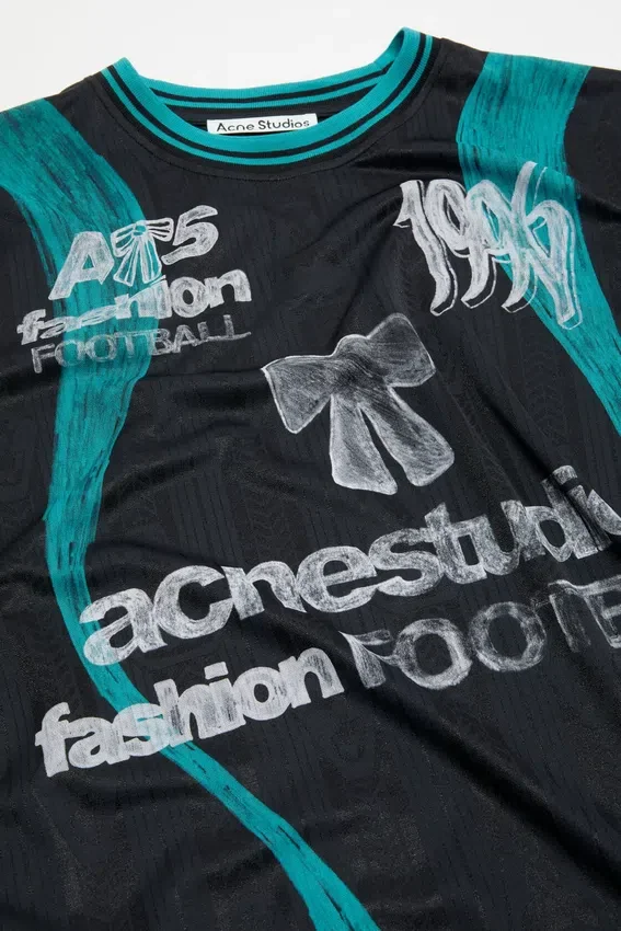 T-shirt med sporttröje-motiv