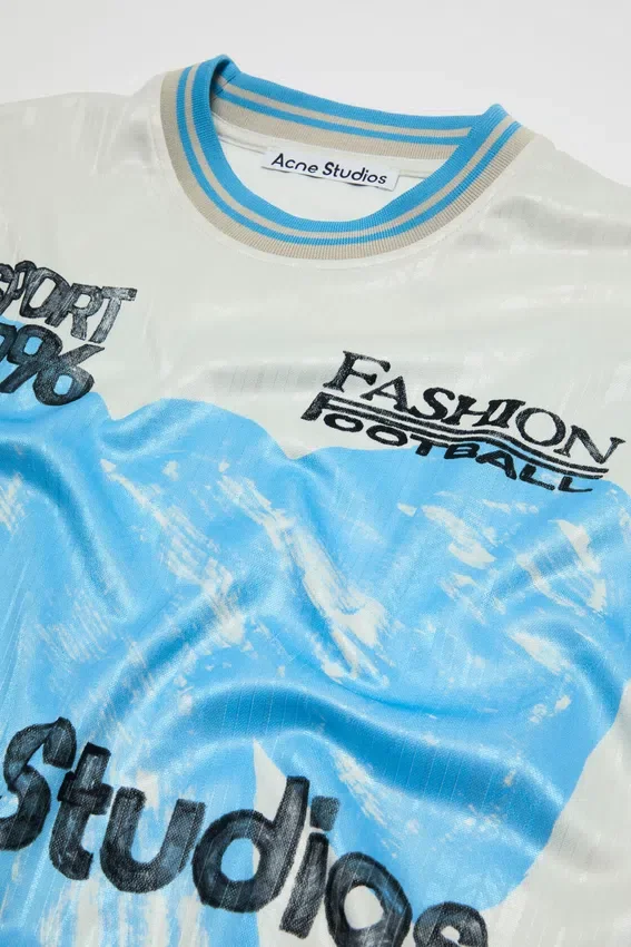 T-shirt med sporttröje-motiv