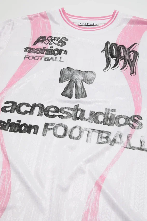 T-shirt med sporttröje-motiv