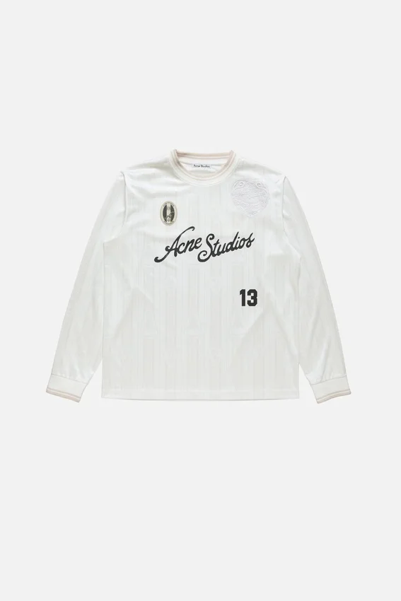 T-shirt med sporttröjedesign och logotyp