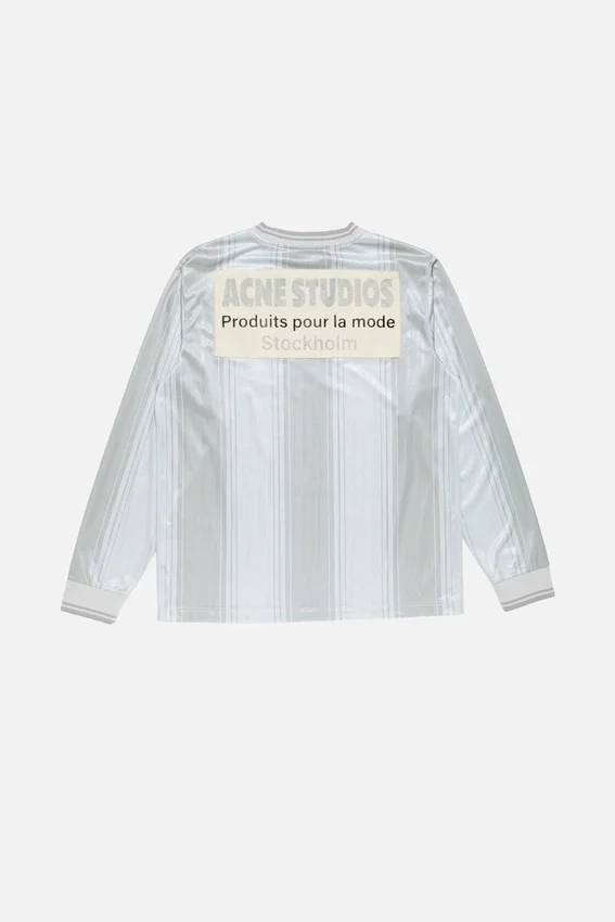 T-shirt med sporttröjedesign och logotyp