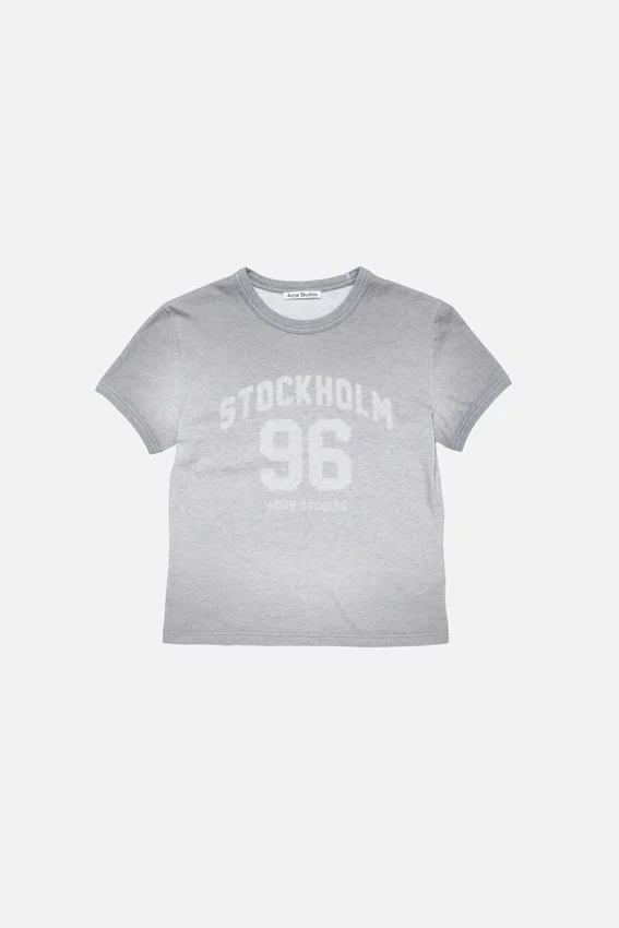 T-shirt med sprayad vintage-logotyp