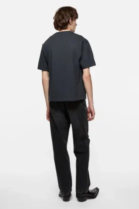 T-shirt med stämplat logo – avslappnad passform