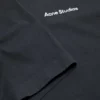 T-shirt med stämplat logo – avslappnad passform