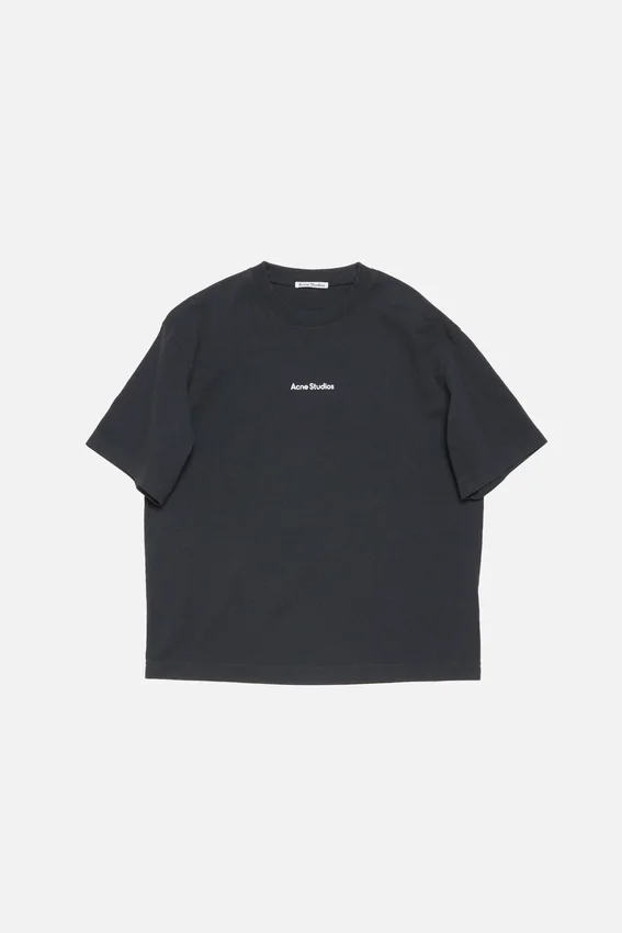 T-shirt med stämplat logo – avslappnad passform