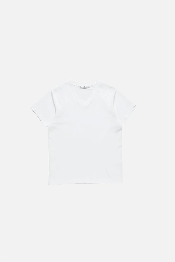 T-shirt med V-ringning och satinlogotyp