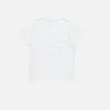 T-shirt med V-ringning och satinlogotyp