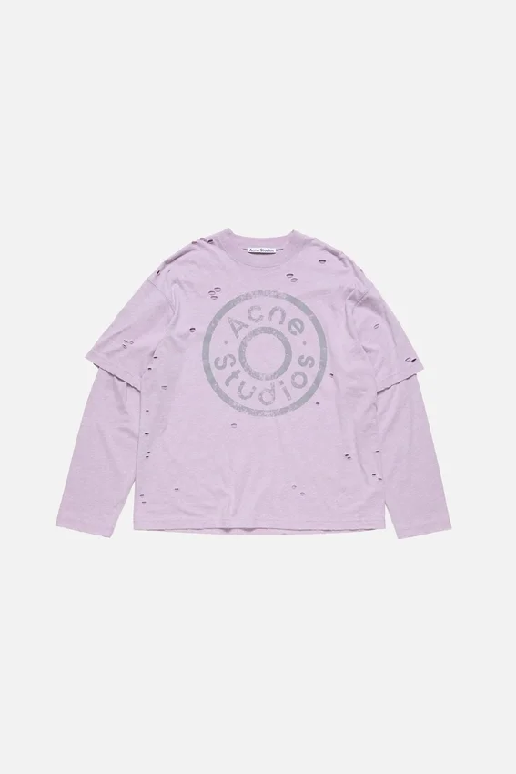 T-shirtar med lager-på-lager-logotyp