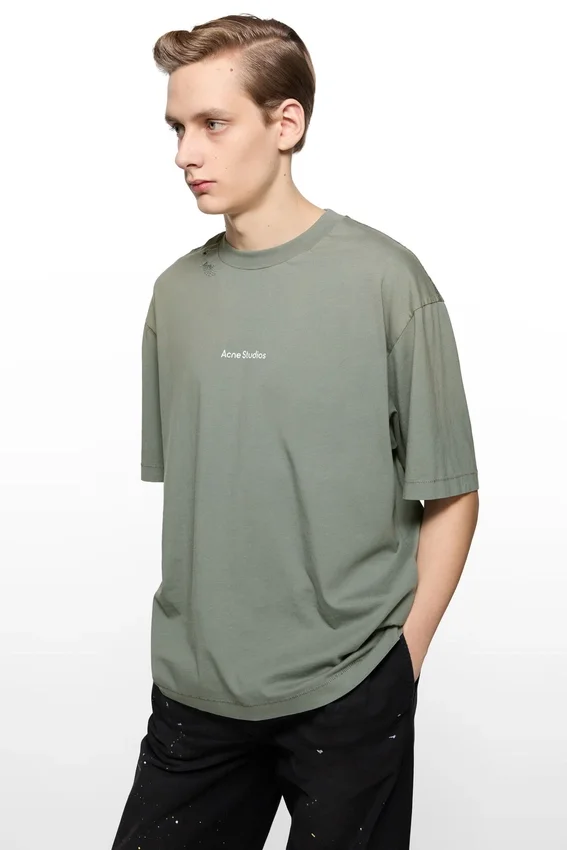T-shirtar med lappad logotyp