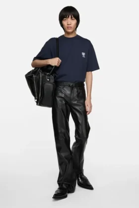 T-shirtar med logotyp i form av en rosett