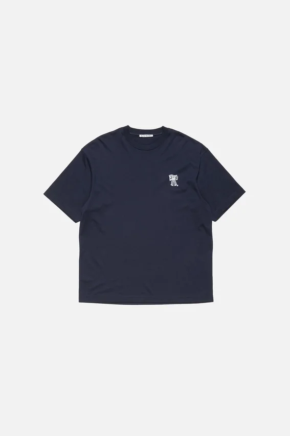 T-shirtar med logotyp i form av en rosett