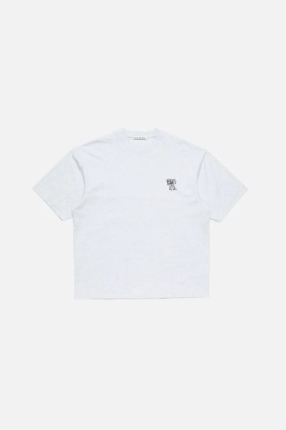 T-shirtar med logotyp i form av en rosett
