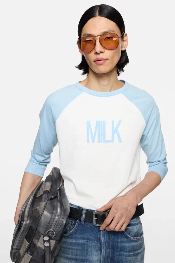 T-shirtar med mjölkgrafik