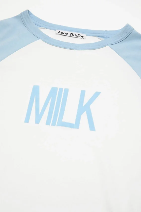 T-shirtar med mjölkgrafik