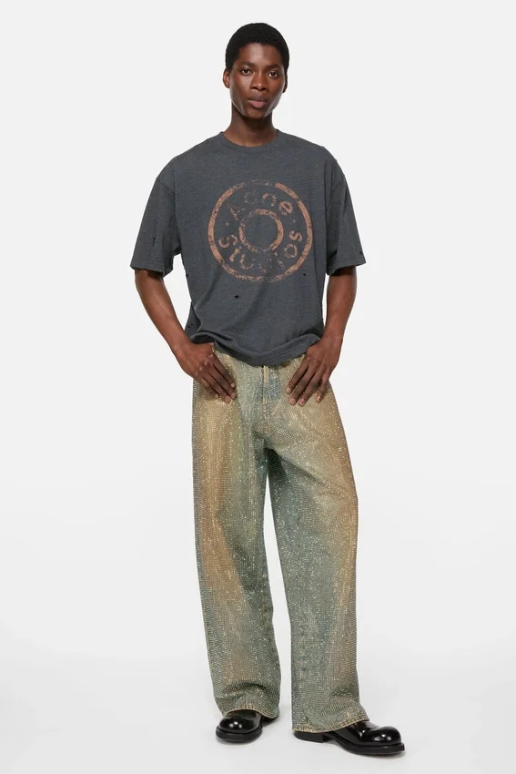 T-shirtar med slitet logo-tryck