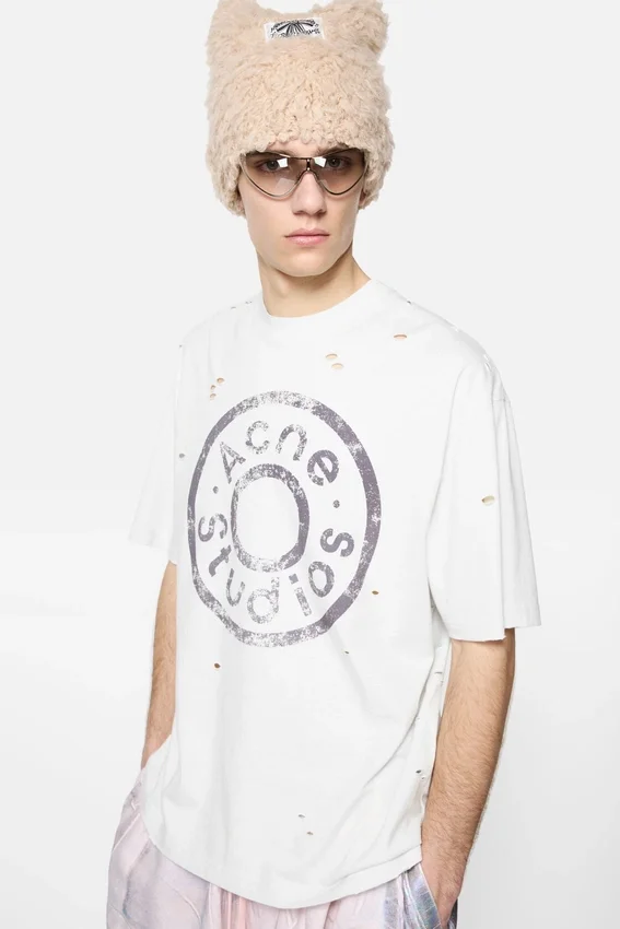 T-shirtar med slitet logo-tryck