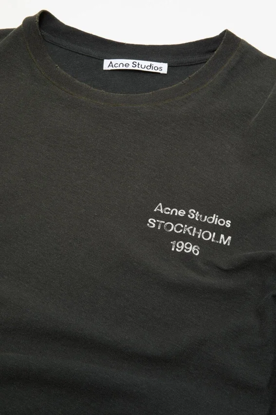 T-shirtar med slitet logo-tryck