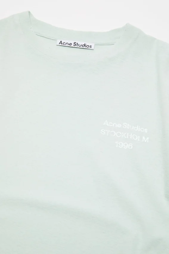 T-shirtar med slitet logo-tryck
