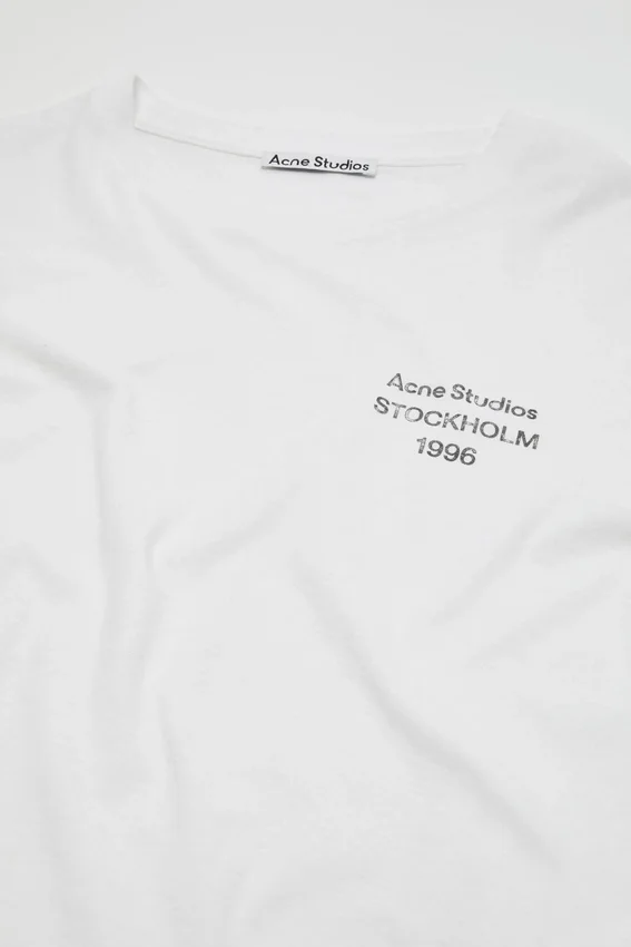 T-shirtar med slitet logo-tryck