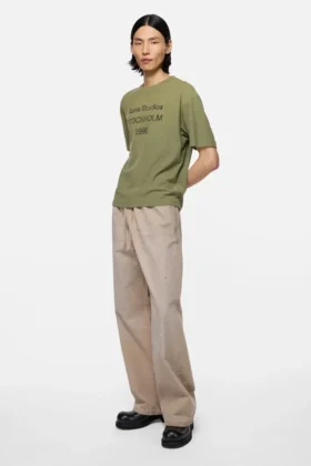 T-shirtar med sprayad logotyp