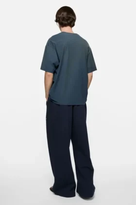 T-shirtar med sprayad logotyp