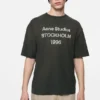 T-shirtar med sprayad logotyp