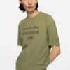 T-shirtar med sprayad logotyp