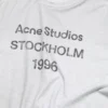 T-shirtar med sprayad logotyp