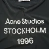 T-shirtar med sprayad logotyp