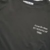 T-shirtar med sprayad logotyp