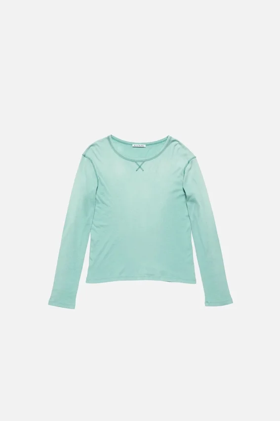 T-shirtar med sprayad logotyp