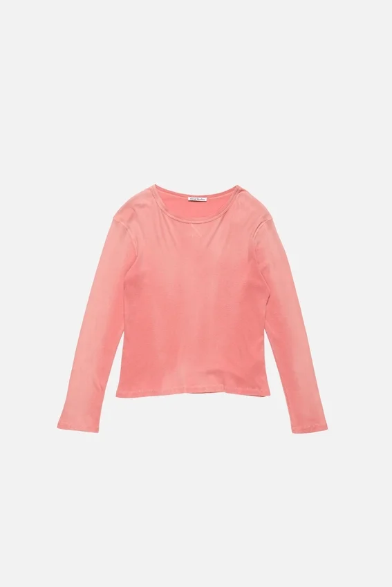 T-shirtar med sprayad logotyp