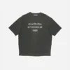 T-shirtar med sprayad logotyp