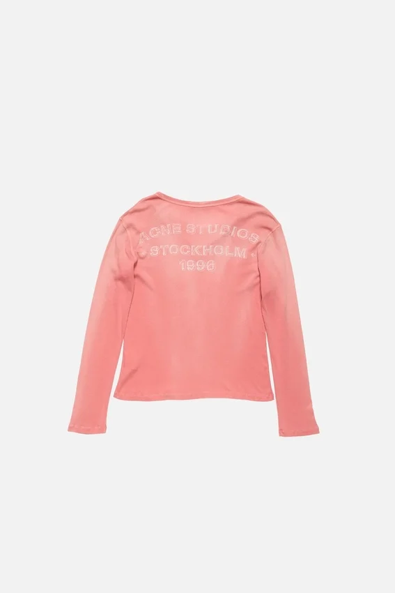 T-shirtar med sprayad logotyp