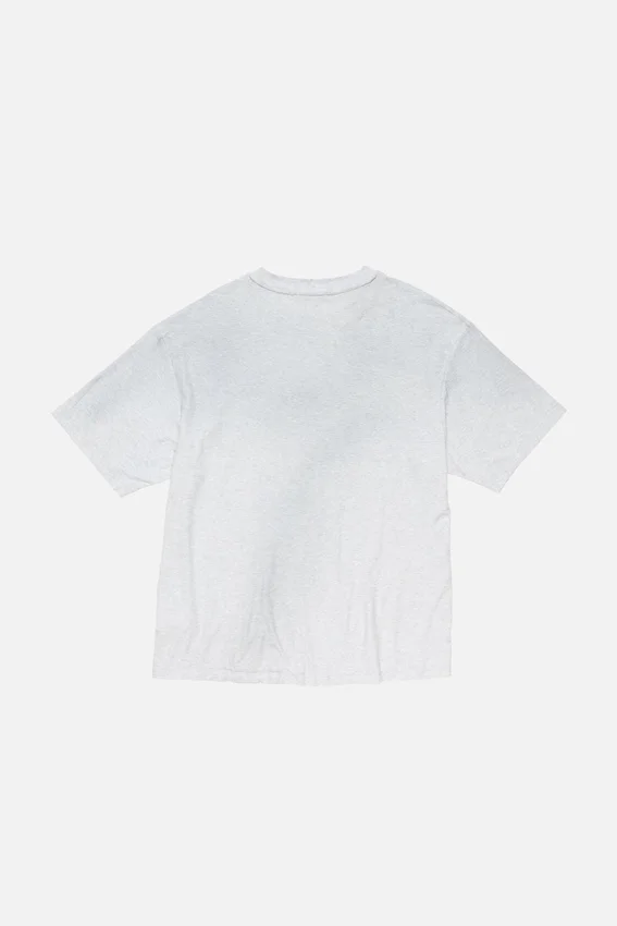 T-shirtar med sprayad logotyp