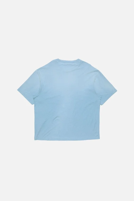 T-shirtar med sprayad logotyp