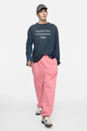 T-shirtar med sprayat 1996-logo