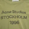T-shirtar med sprayat 1996-logo