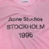 T-shirtar med sprayat 1996-logo