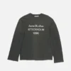 T-shirtar med sprayat 1996-logo