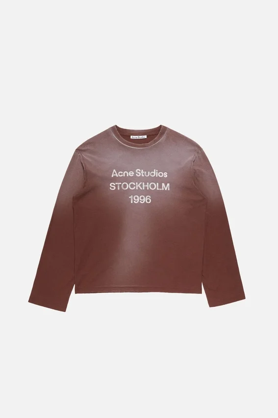 T-shirtar med sprayat 1996-logo