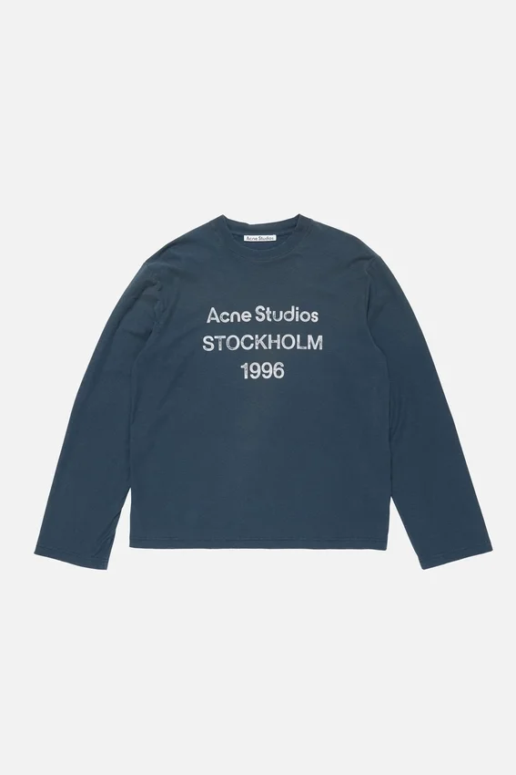 T-shirtar med sprayat 1996-logo