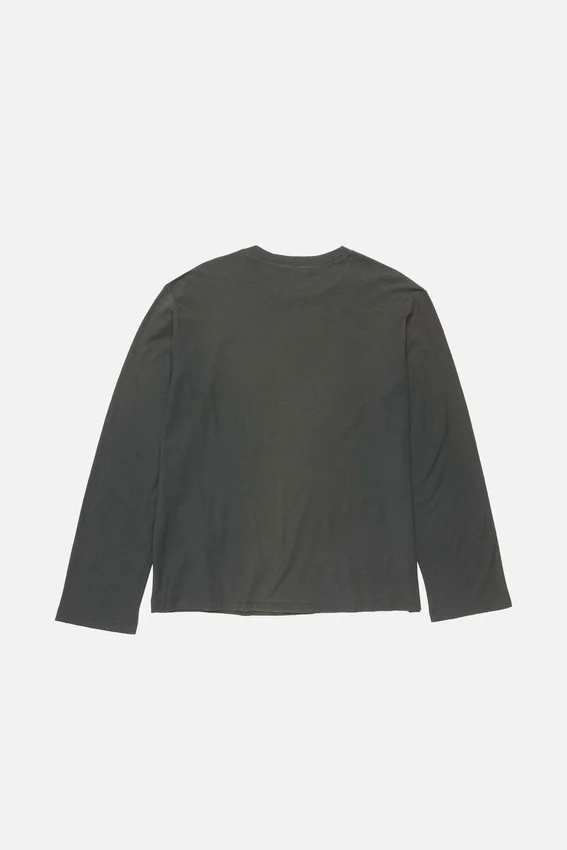 T-shirtar med sprayat 1996-logo