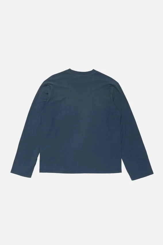 T-shirtar med sprayat 1996-logo