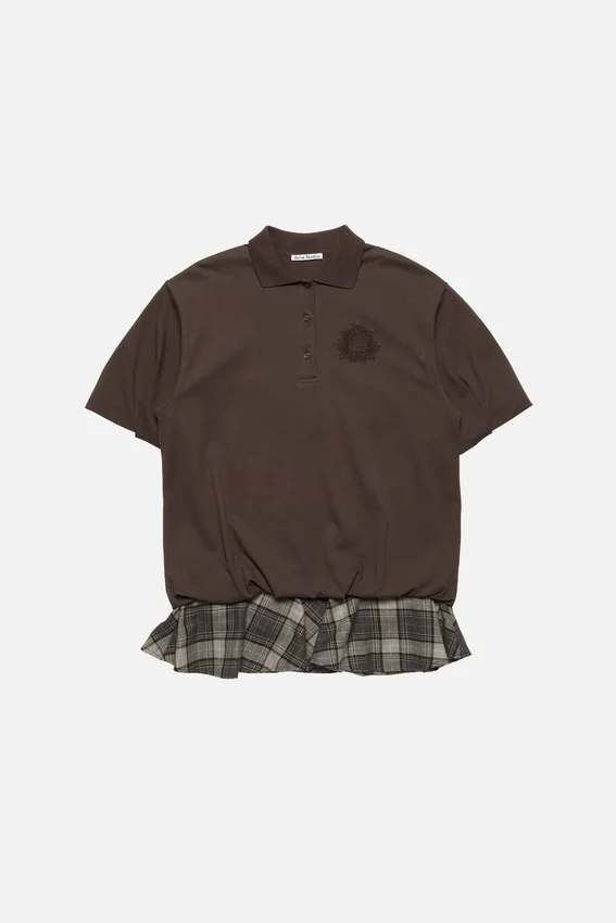 T-shirtklänning i lager-på-lager-stil