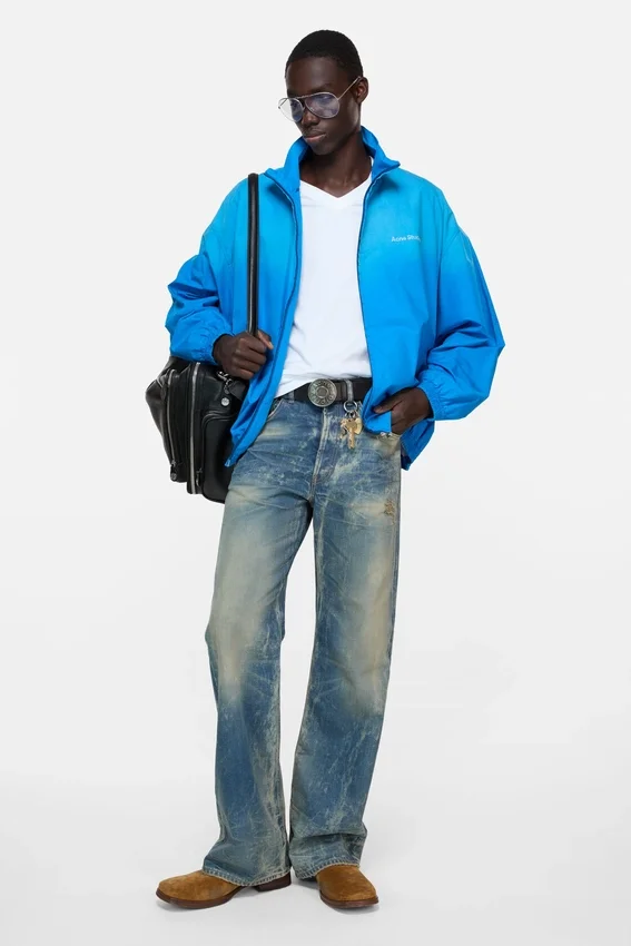 Tvättad jacka med logotyp