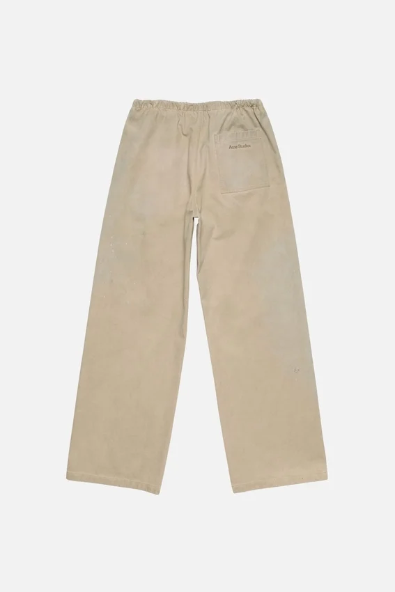 Tvättade byxor i twill